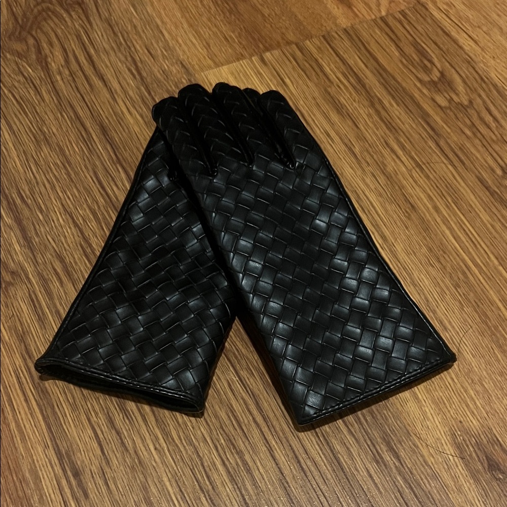 Vince Camuto Black Braided Leather Gloves